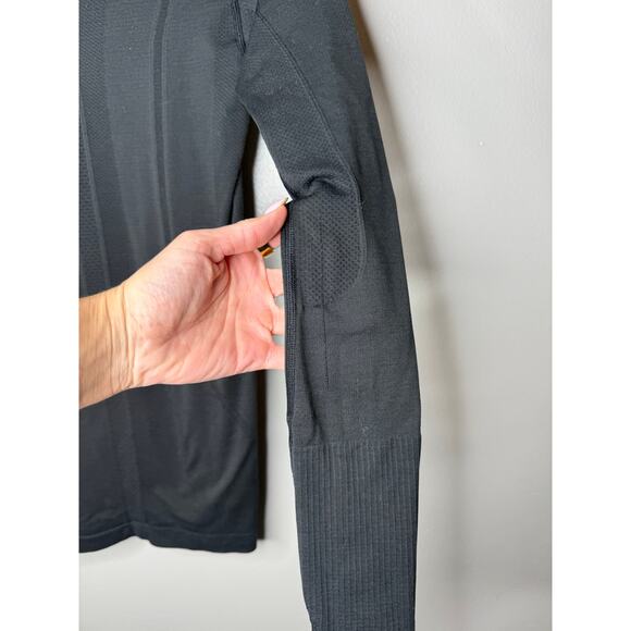 Lululemon Women’s Size 6 Swiftly Tech Long Sleeve Black Seamless Active Top 6 - Picture 5 of 5